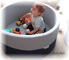 Das Trockene Schwimmbad Mit Bunten Ballchen Babyball Swimming Pools Future Kids Swimming