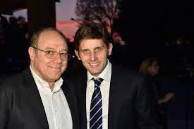 La riserva fu sciolta dopo una lunga riflessione nella quiete della sua residenza di campagna. Le Foto Di Paolo Il Secondo Figlio Di Carlo Verdone