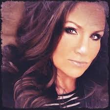 Shawna Hunter's Instagram, Twitter & Facebook