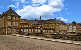 Eine vielzahl toller sehenswürdigkeiten und imposanter gebäude in kopenhagen hat tim im oktober 2013 besucht und gefilmt.weiter infos zu kopenhagen: Top 10 Kopenhagen Sehenswurdigkeiten 2021 Mit Karte