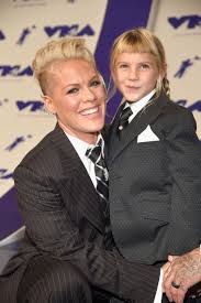 However, that was not the first time willow did a duet with her mom. Watch Pink And Daughter Willow Adorably Sing A Million Dreams