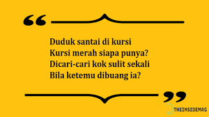 Khusus jenis pantun terakhir, bisa kamu gunakan sebagai hiburan bersama orang terdekat mulai dari keluarga, teman, sahabat hingga pacar. 35 Pantun Teka Teki Lucu Hewan Cinta Maknanya