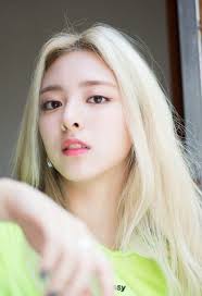 Pin By K Pop Idols On Itzy Itzy New Girl Rapper