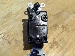 Four way switch wiring diagram with the line and the load in the same switch box. How To Wire A 4 Way Light Switch With Wiring Diagram Dengarden