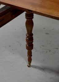 French provincial (19th century) cherrywood oval dining table with square tapered legs and a drawer. Antique Cherry Wood Extendable Dining Table For Sale At Pamono