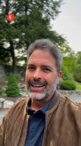 Otro mito sobre el emprendimiento es creer que por montar un negocio la  gente llegará automáticamente. Es importante entender que ofrecer un  servicio o producto de calidad es fundamental, pero también ...