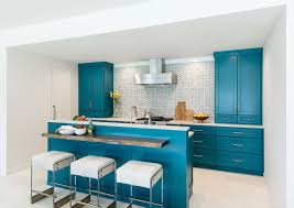 Housetohome walks you through its favourite green and teal awaken your senses with emerald green hues. Turquoise Kitchens At Their Refreshing Best Welcome Home Breezy Summer Charm