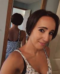 Happy New Year ya'll!! First post of 2022 and still shadowbanned af 🥳  #newyear #newyearoldme #selfie #fitmoms #shorthairdontcare #black