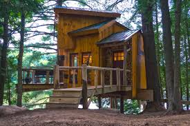 We have numerous cabins for rent in popular destinations such as gatlinburg cabins, pigeon forge cabins, cabin rentals in the mountains, cabins on the lake, etc. Vermont Tree Cabin Waterford Vermont Treehouse Rental