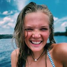 Iris Kitchen's Instagram, Twitter & Facebook