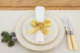 Black and gold table setting. 30 Elegant Christmas Table Settings Stylish Holiday Table Centerpieces