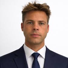 One year ago, I left the corporate world. It was one of the toughest  decisions I have ever made. I was working for a great company. I liked and  respected all of