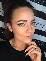 Pls house l need a full makeup artist list