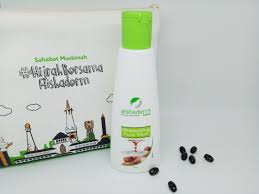 Sunscren series, acne series, vc cream series, cleanser series, moisturizer series, lightening series, dan anti aging series yang semua produknya mengandung ekstrak kurma. Review Aishaderm Moisturizing Face Wash Lightenig Day Cream