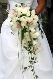 Che sia, infatti un anniversario di matrimonio , o di fidanzamento o a un evento speciale, regalare un mazzo di fiori può rappresentare un'idea perfetta con la quale celebrare quel giorno. Bouquet Rose E Orchidee Quanto Puo Costare Organizzazione Matrimonio Forum Matrimonio Com