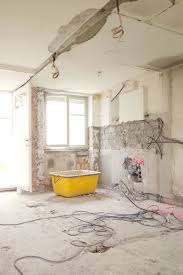 Baustellenfoto Vom Eingangsbereich Die Trennwand Der Vormals Sehr Kleinen Kuche Wurde Entfernt Foto Nijo Architekten Zurich In 2021 Architekt Umbau House