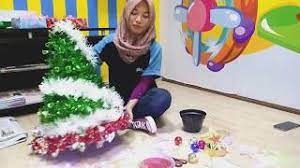 Pohon natal ini terbuat dari botol air mineral bekas. 5 Cara Mudah Membuat Pohon Natal 2018 Dari Barang Bekas Sederhana Tapi Kekinian Halaman All Tribun Timur