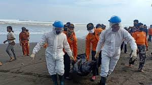 Keindahan pantai jetis nusawungu cilacap keindahan alam pantai jetis kebumen youtube. Rizki Ditemukan 13 Kilometer Dari Lokasi Tenggelam Wisatawan Hilang Di Pantai Jetis Nusawungu Tribun Banyumas