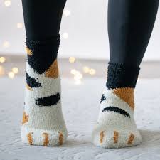 Pictures, videos, articles and questions featuring and about cats. Special Offer Warm N Fuzzy Kitty Feet Socks Calico Black Iheartcats Com