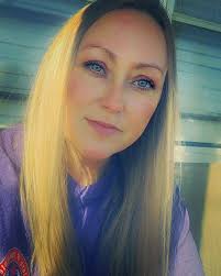 My first sober Christmas in over a decade. I'm almost to my 1 year!! 💚  I've been struggling really bad lately, going thru alot personally and I  had quit smoking cigarettes too