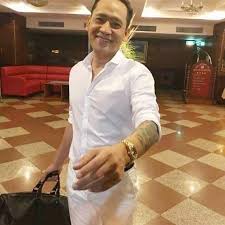Trước câu hỏi về việc nhạc của mình được sử dụng trái phép tới 10 năm mà không phát hiện, giọng ca sinh năm 1975 cho biết anh muốn thu thập đủ bằng chứng trước khi khởi kiện. Ca SÄ© Duy Máº¡nh Gay áº¥n TÆ°á»£ng Máº¡nh Vá»›i Hanh Ä'á»™ng Than Thiá»‡n