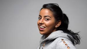 Marwa loud ne perd pas de vue ce qui a fait sa force et explore de nombreux thèmes musicaux, my life inclut entre autres les titres t'es où? et oh la folle, marwa loud sera en tournée française des zéniths au mois de novembre, dont paris le 17 novembre. Marwa Loud En Mode Danseuse Dans Le Clip De Bah Ouais