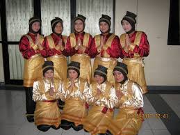 Hal inilah yang menjadikan indonesia memiliki keragaman budaya salah satunya adalah tari. Gambar Urutan Tari Saman Visitbandaaceh Com
