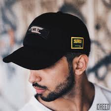 ول مرة في ستوب دروب اند شوب كابات من ماركة سعودية جديدة دريق للمصمم السعودي عمر بادريق متوفر الوان للكابات جملي اسود وجيشي Instagram Posts Instagram Post