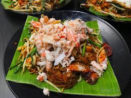 Char kway teow means stir fried flat rice noodles in hokkien or teochew. Char Koay Teow Levels Up With Crab Meat In This Restaurant In Damansara Uptown