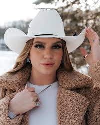 Save a horse ride a cowboy 🤠 📸Of course pictures done by  @rawemotionsphotography_ EVERYONE GO FOLLOW HER!!