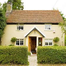 Our country & farmhouse décor features a blend on traditional and contemporary designs. Cottage Of The Week English Country Cottage Home Bunch Interior Design Ideas