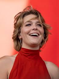 Maggie Rogers leaves a light