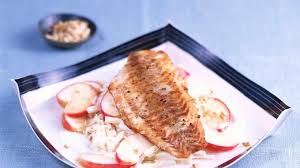 Low Carb Rezept Zartes Barschfilet Auf Apfel Sellerie Salat Rezept Abendessen Ohne Kohlenhydrate Rezepte Abendessen