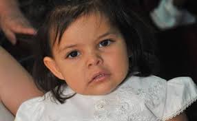 Abby Rivera Bracamontes es bautizada al cumplir 2 añitos