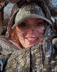 Lori Honaker's Instagram, Twitter & Facebook