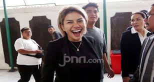 Pengajuan gugatan cerai nindy ayunda terbilang cukup mengejutkan. Nikita Mirzani Pacari Suami Nindy Ayunda Jpnn Com