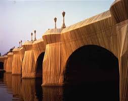 Wrapping L Arte Ecologica Christo E Jeanne Claude Impacchettamento Pont Neuf Parigi Settembre 1985 Tv Installazioni Artistiche Land Art Arte Paesaggistica