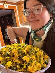 Becky Halvorson's Instagram, Twitter & Facebook