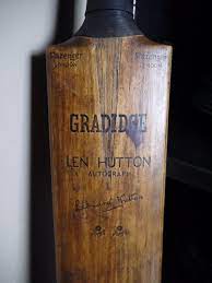 gorgeous antique vintage slazenger gradidge cricket bat hutton s facsimile signature 1940s old sports great patina equipement rare baseball batte de cricket vintage decoration chambre