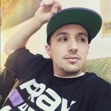 Stream Daniel Hearn music