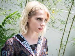 The first is to choose a hairstyle that fits or balances your face shape. Lucy Boynton Women Actress Blonde Green Eyes Short Hair Sunlight British 1280x963 Wallpaper Wallhaven Cc