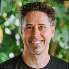 Today I'm joining DoorDash as the Head of Dasher Design! During my time at  Uber I loved applying the human values of product design to multi-sided  marketplaces, and am excited to continue