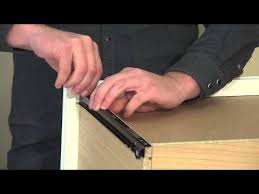 Code du caisson me/ma 733amortisseurs intégrés, pour une fermeture du tiroir en douceur et en silence.le tiroir de l'élément bas/haut coulisse entièrement : Aide Nexera Poser Une Coulisse De Metal Sur Un Cote De Tiroir Youtube
