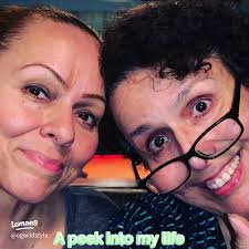 Decorating for the Holidays: A Tree Without Ornaments