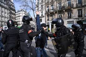La préfecture de police de paris n'a pas suspendu ce policier affirmant que la justice avait conclu à la légitime défense. Manifestation Paris Aujourd Hui Prefecture De Police Dengesizgibisanki