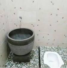 Toilet jongkok dengan shower dan bak mandi 15 Desain Kamar Mandi Minimalis Dengan Kloset Jongkok