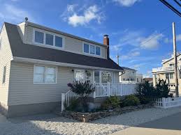 Everything you need! Fri-Fri rental! June weeks,July 11-25 and Aug weekend  avail