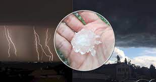Obří kroupy, vichr a vesnice pod vodou, sledujte radar blesku. Pocasi Cesko Bicuji Silne Bourky Prinesly I Kroupy Sledujte Radar Blesk Cz