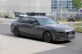 Although it's lacking in features and technology when. 2022 Bmw 7 Series G70 Speculatively Rendered With Split Headlights Autoevolution