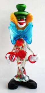 The murano glass clowns are a fine example of what great artistic pieces can do to a room. Clowns